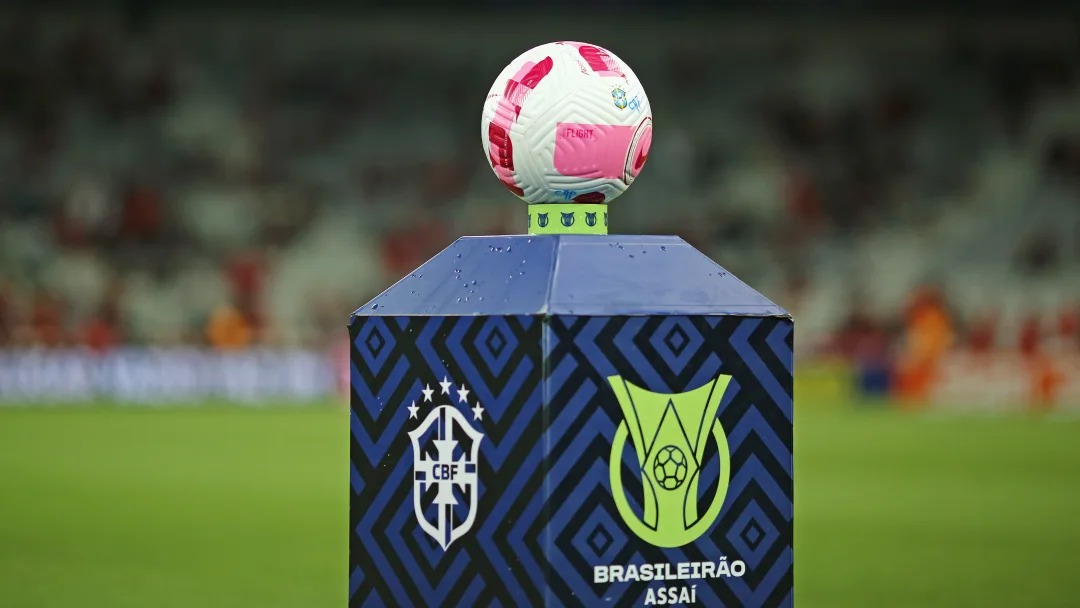 Brasileirão (Brazilian Série A) trophy  Brasileirao, Gigante palmeiras,  Futebol de rua